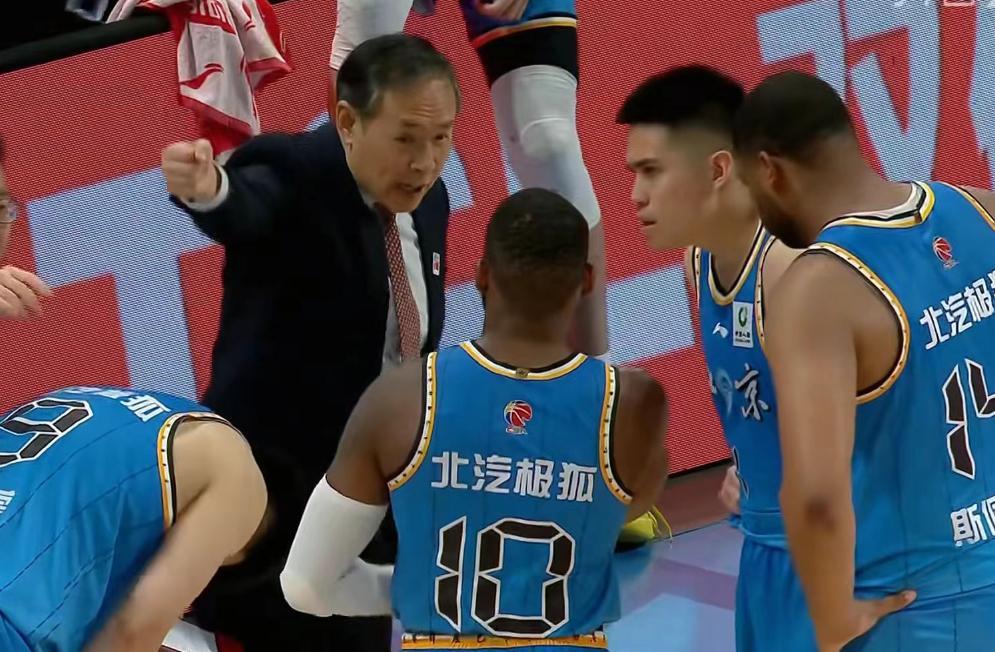 上海男篮5分险胜北京，弗格36分杰曼15中3，王哲林24+17完爆周琦